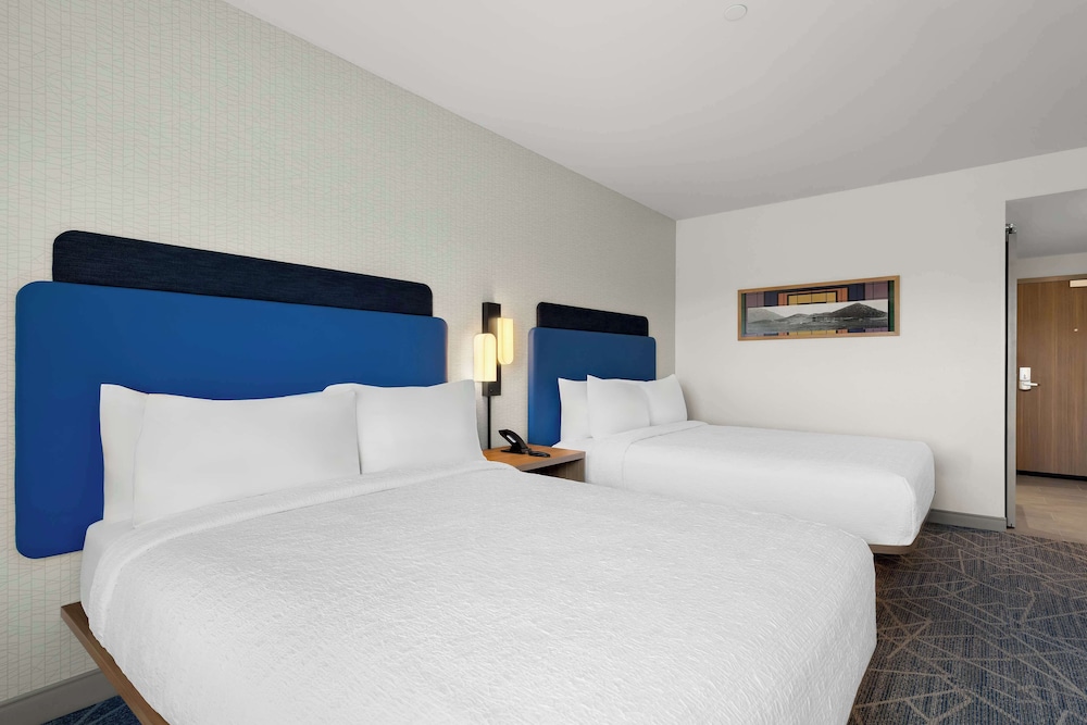 Hampton Inn & Suites by Hilton Corona - photo 26