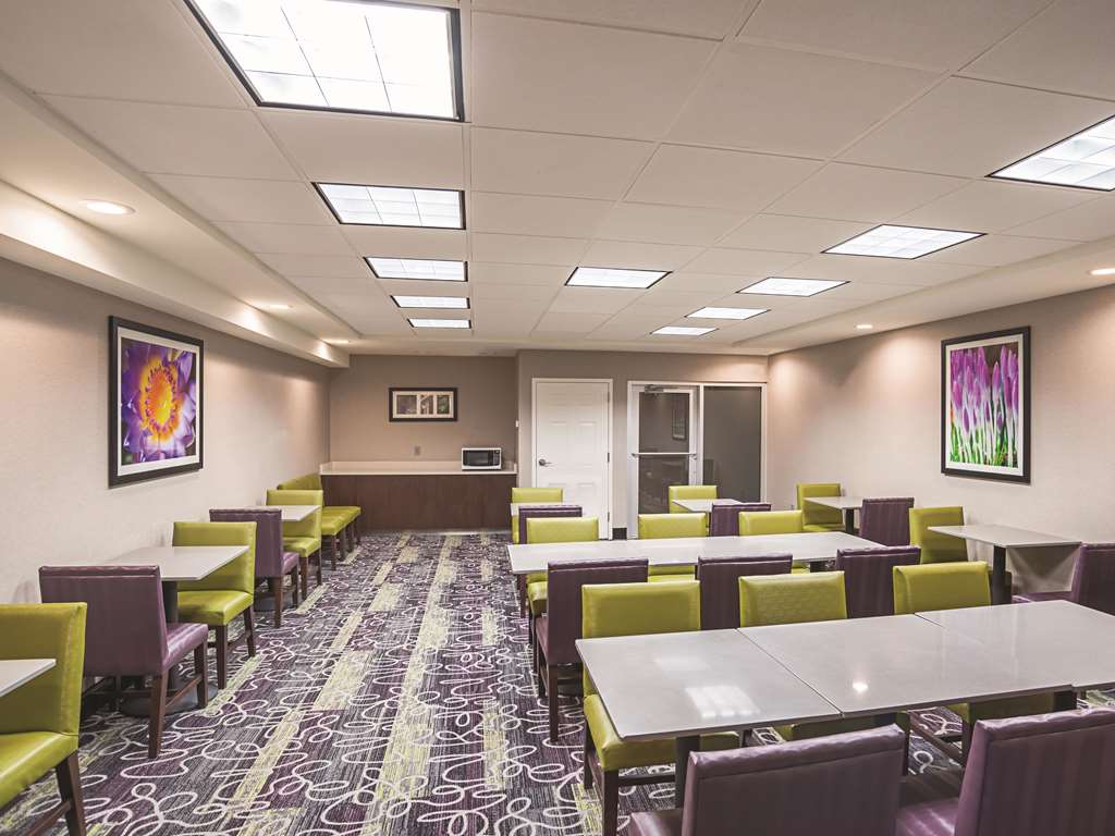 La Quinta Inn & Suites by Wyndham Flagstaff - photo 36