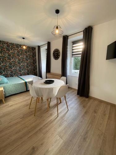 Studio 1er Etage Centre Ville Local Velos Disponible in Mayenne, France