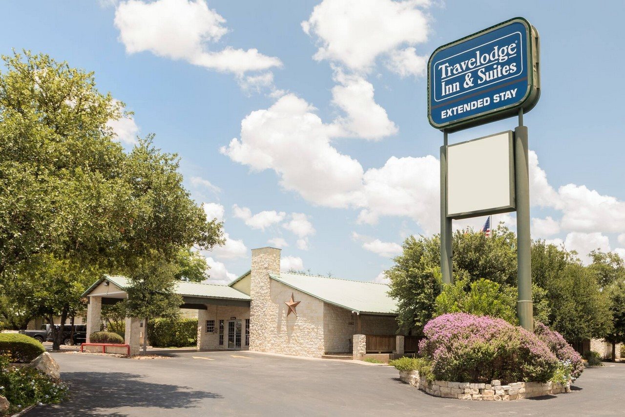 Travelodge Inn and Suites by Wyndham San Antonio Airport - featured photo