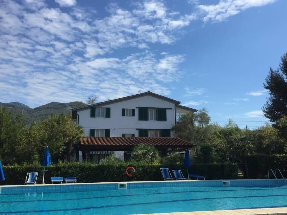 B&B Da Pio — 4-Star Luxury Hotel in Pietrasanta, Italy