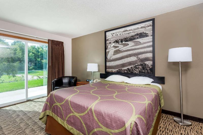 Super 8 by Wyndham Platteville - photo 7
