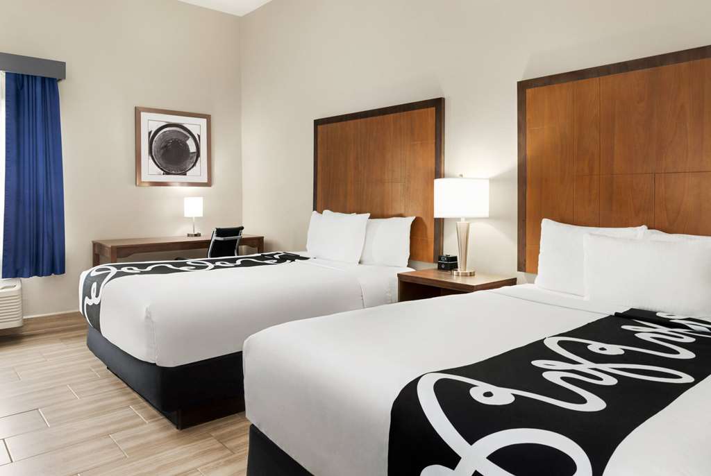 La Quinta Inn & Suites by Wyndham Brownsville North - photo 37