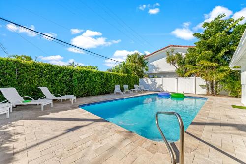 2 Min Walk To The Beach all Renovated Studio #4 — 4-Star Luxury Hotel in Fort Lauderdale, United States