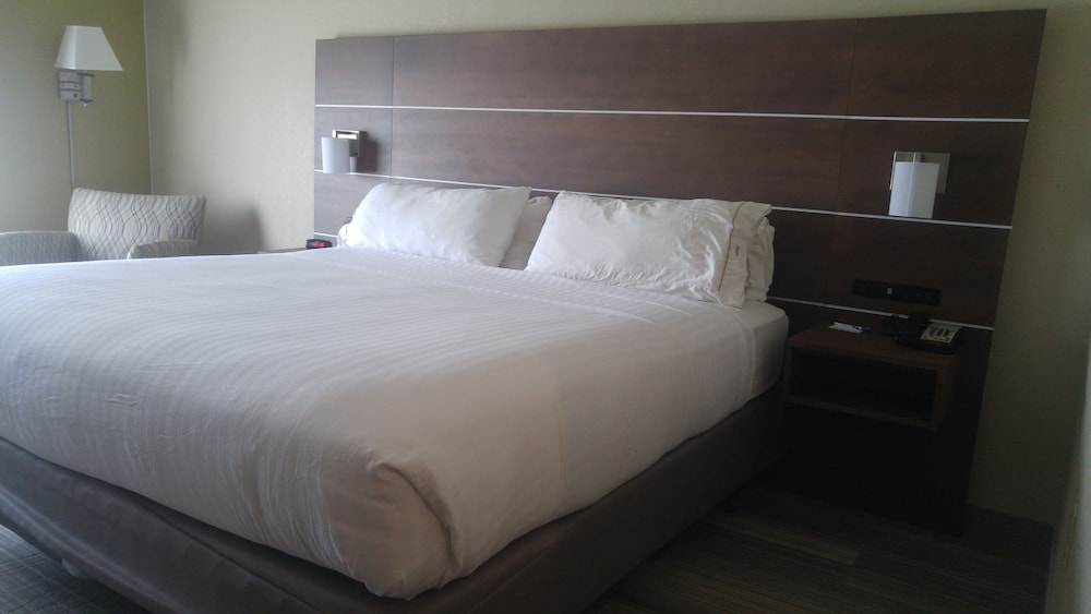 Holiday Inn Express And Suites Miami - photo 11