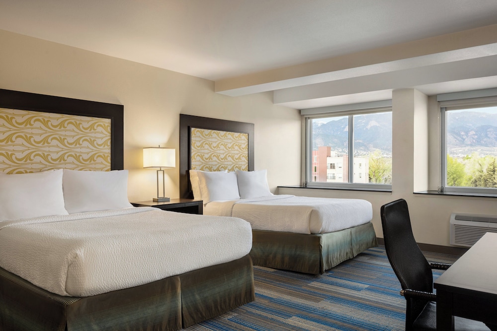 Holiday Inn Express & Suites Colorado Springs Central by IHG - photo 21