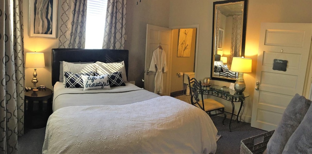 The Loft on the Square Guest Suites - photo 12