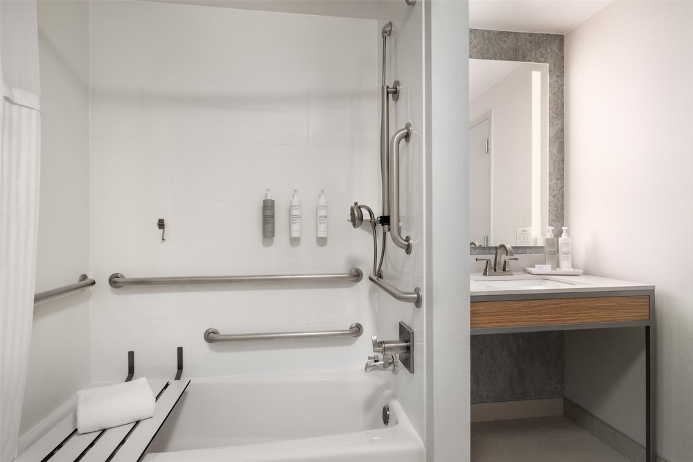 Hilton Garden Inn Arlington Shirlington - photo 26