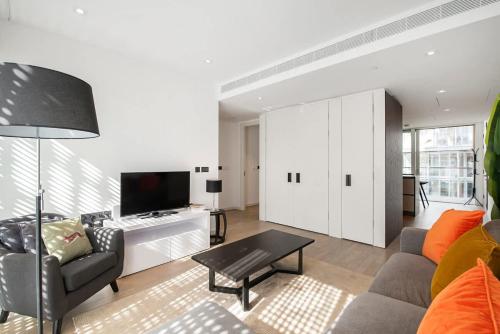Modern 2 Bed Battersea Power Station — London — photo 5