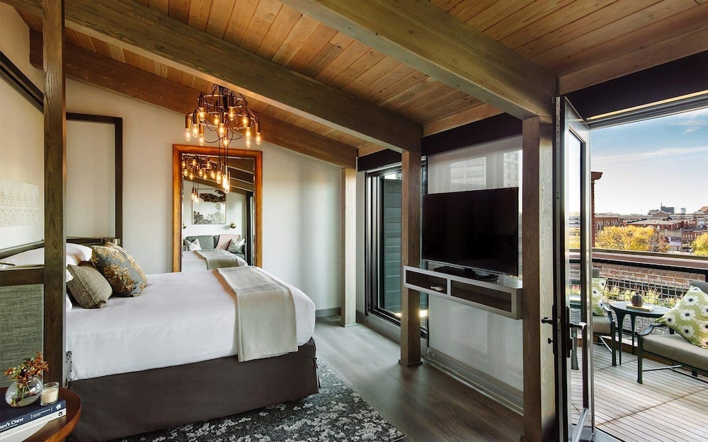 The Charmant Hotel - photo 10