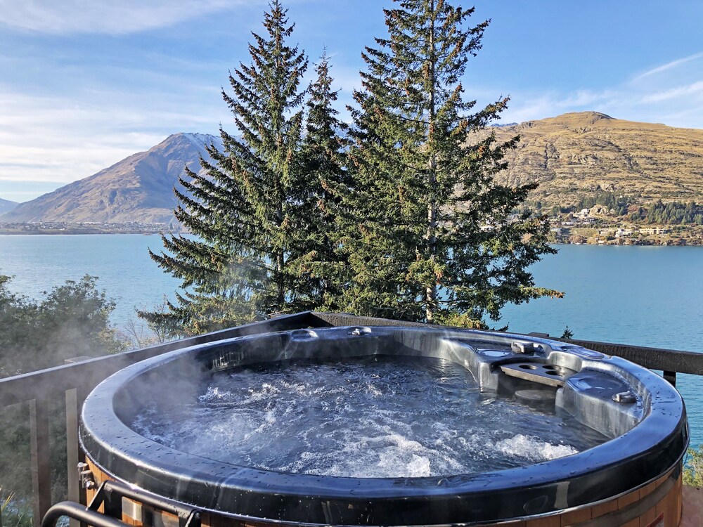 Queenstown Lakefront Dream 2 — 4-Star Luxury Hotel in Queenstown, New Zealand