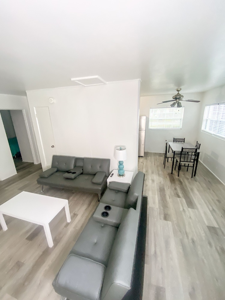 Uptown Inn & Suites - photo 24