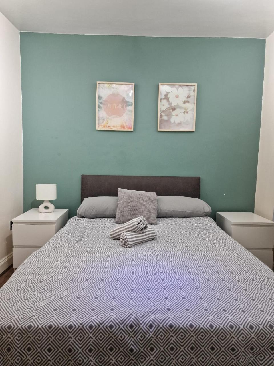 Central London ground floor 2 bedrooms apartment — 4-Star Luxury Hotel in London, United Kingdom
