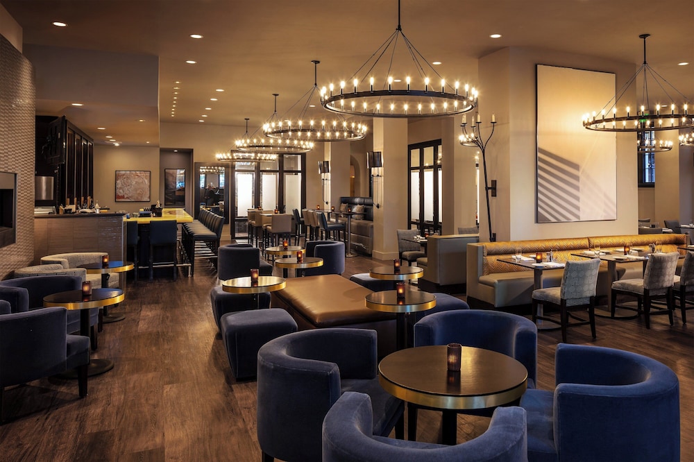 Sheraton Commander Hotel - photo 36