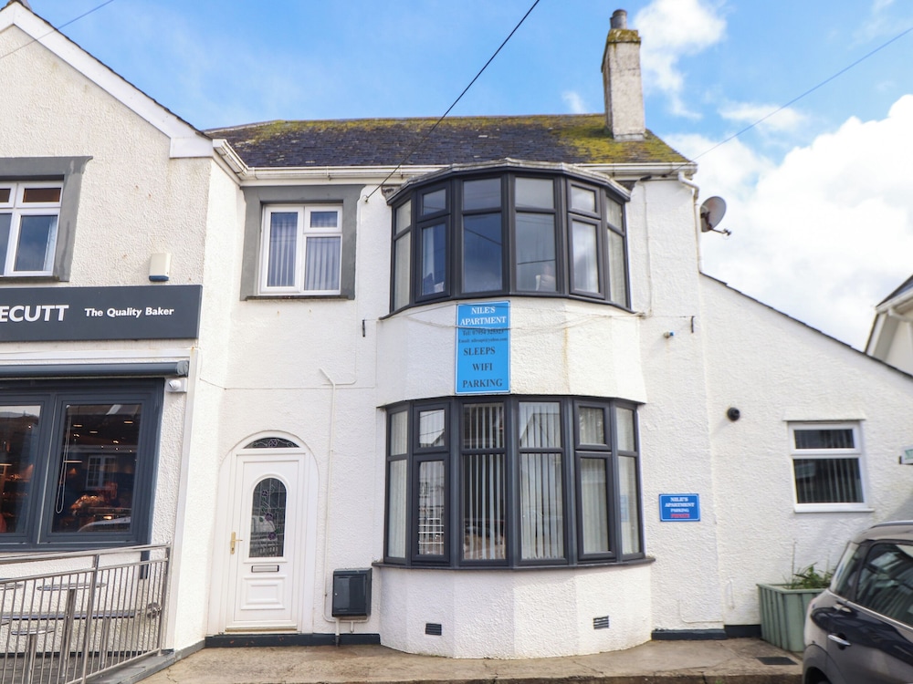 Flat 1 Niles Place — 4-Star Luxury Hotel in Padstow, United Kingdom