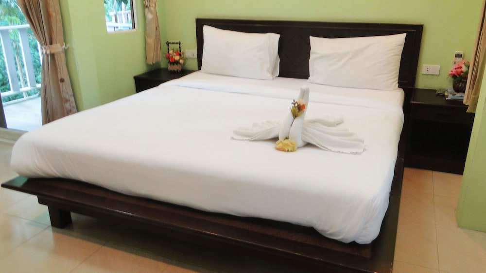 Baan Suan Chong Khao Resort — Ron Phibun