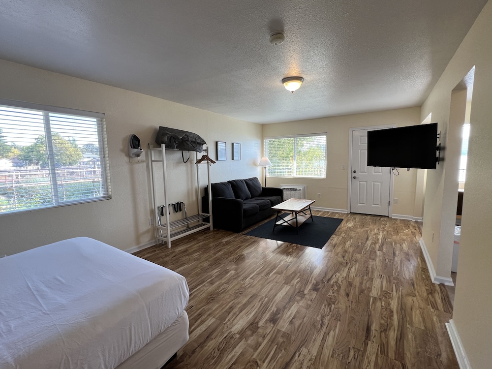 Clear Lake Cottages & Marina - photo 75