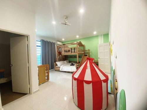 PlayHouse Fun4Kids 22pax 6R5B in Malacca, Malaysia