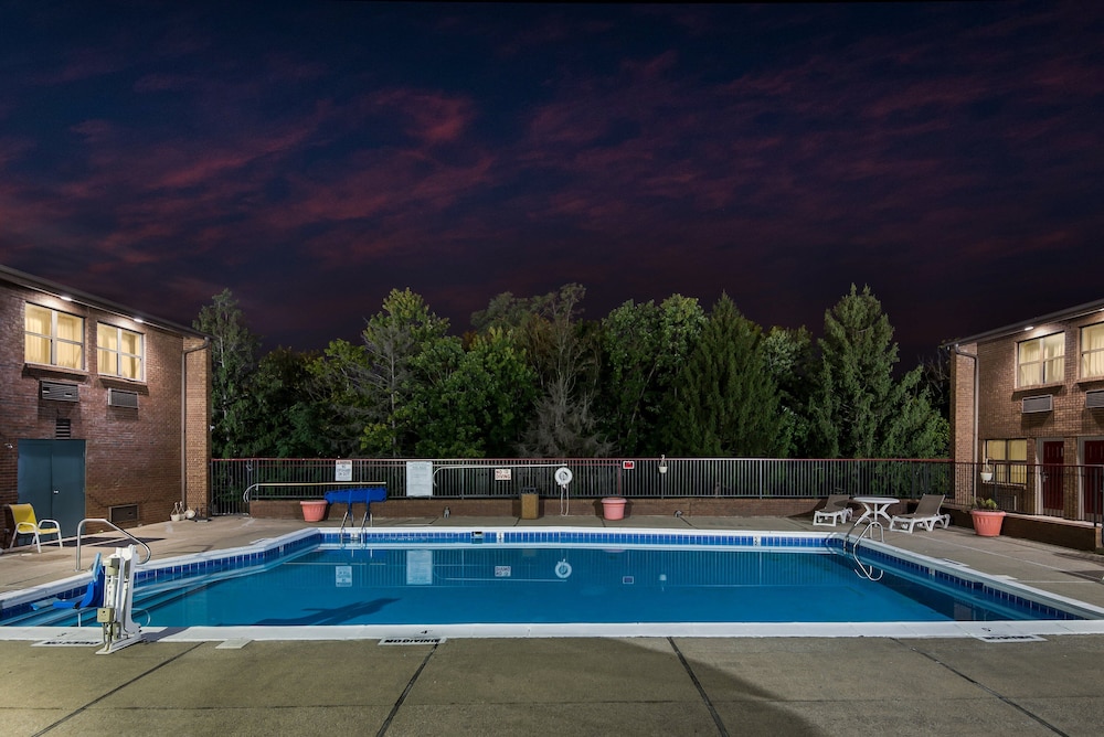 Red Roof Inn Lexington Hamburg - photo 24