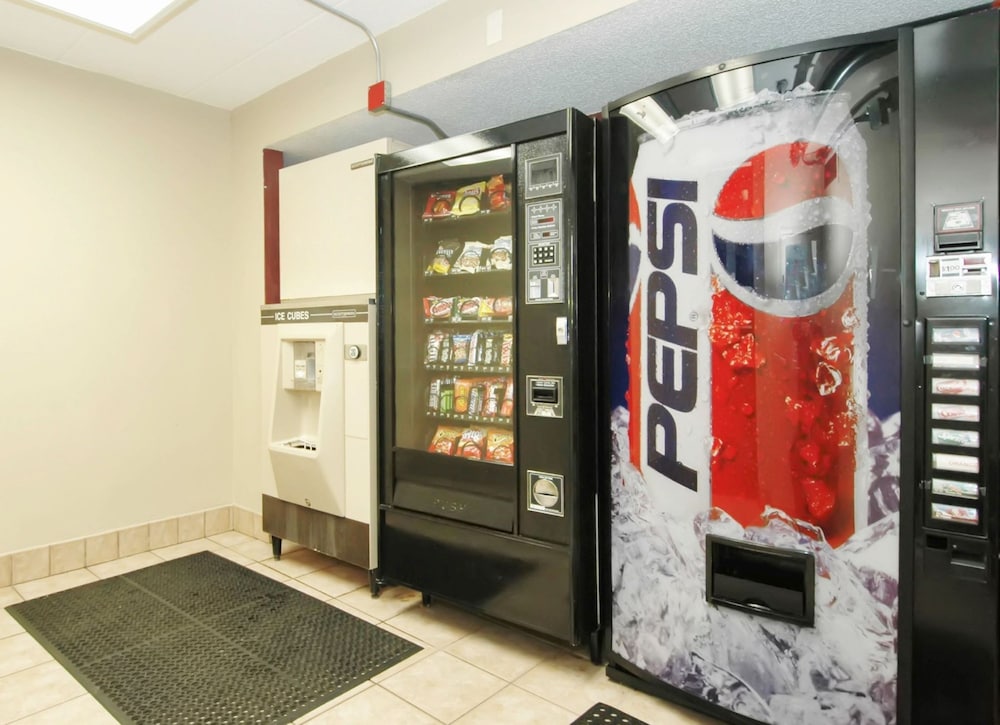 Red Roof Inn Utica - photo 23