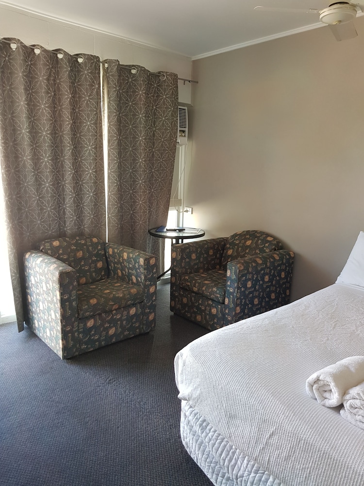 Oonoonba Hotel Motel — Oonoonba — photo 2