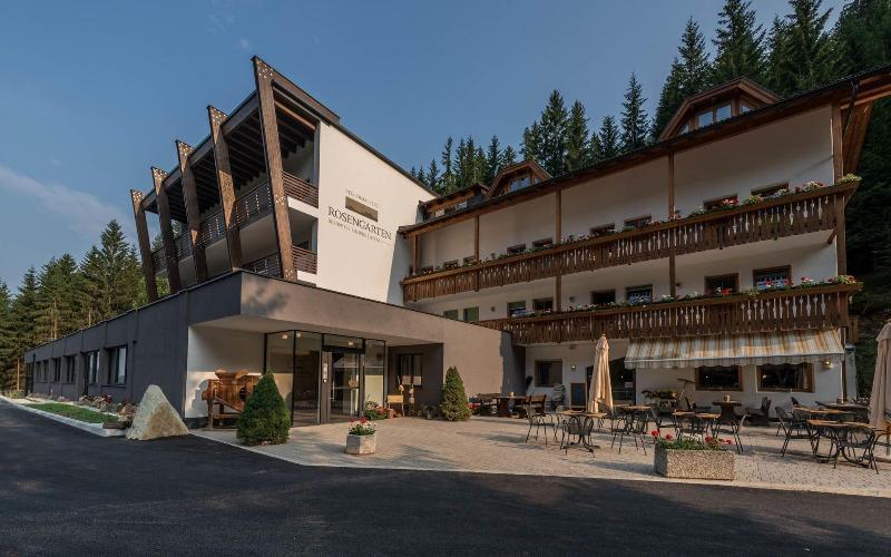 Rechenmachers Rosengarten — 4-Star Luxury Hotel in Nova Levante, Italy