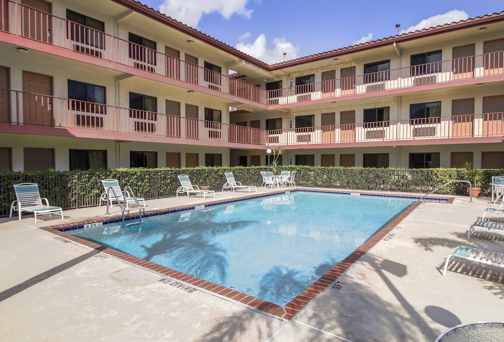 Inn of America Palm Beach Gardens - photo 12