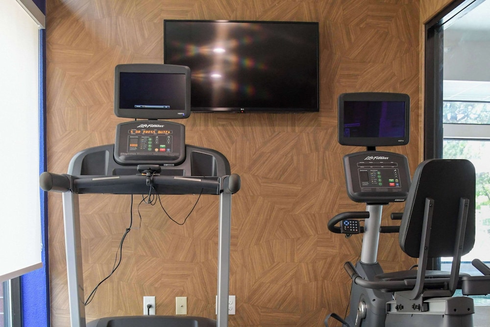 Comfort Inn & Suites NW Milwaukee - photo 58