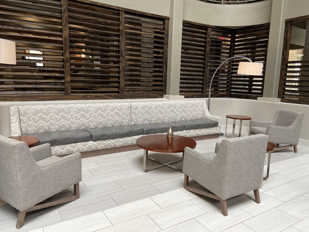 Embassy Suites by Hilton Chicago Schaumburg Woodfield - photo 7