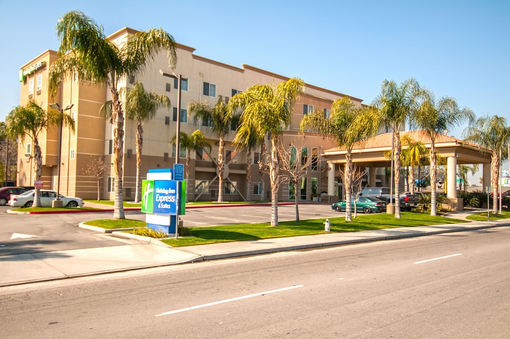 Holiday Inn Express and Suites Bakersfield Central by IHG — hotel in Bakersfield