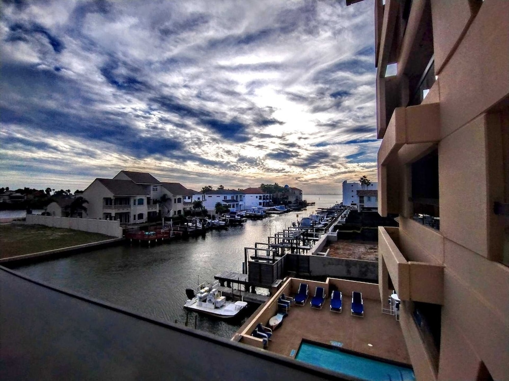 Landfall Towers 34 Minium 1 Bedroom Condo by RedAwning - photo 2