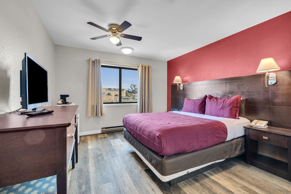 Econo Lodge Bay Breeze - photo 19