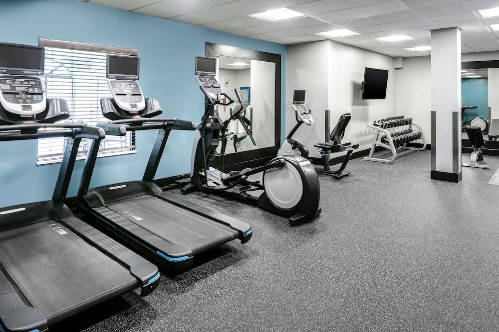 Hampton Inn Council Bluffs - photo 15