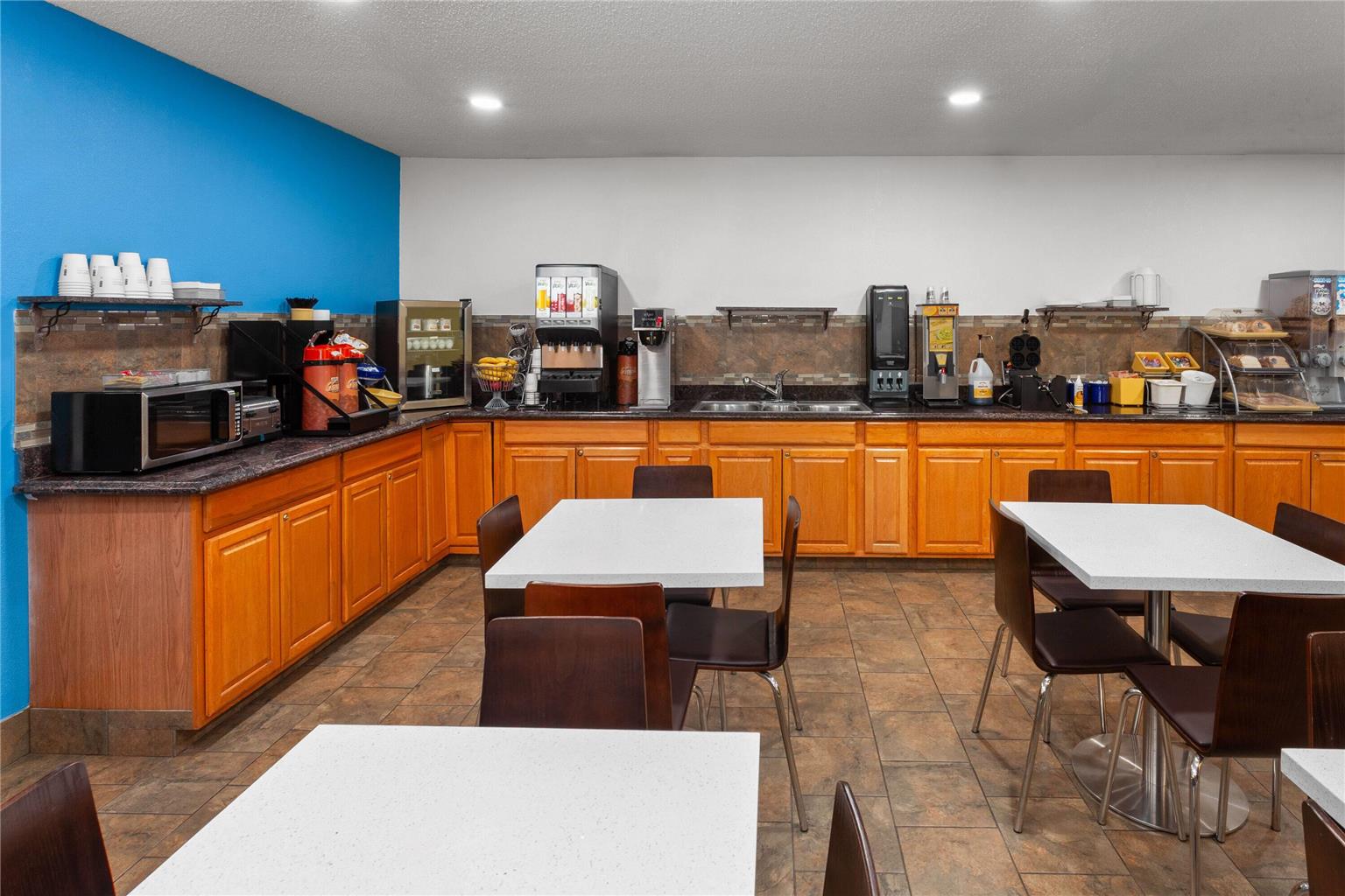 Days Inn by Wyndham Mason City - photo 32
