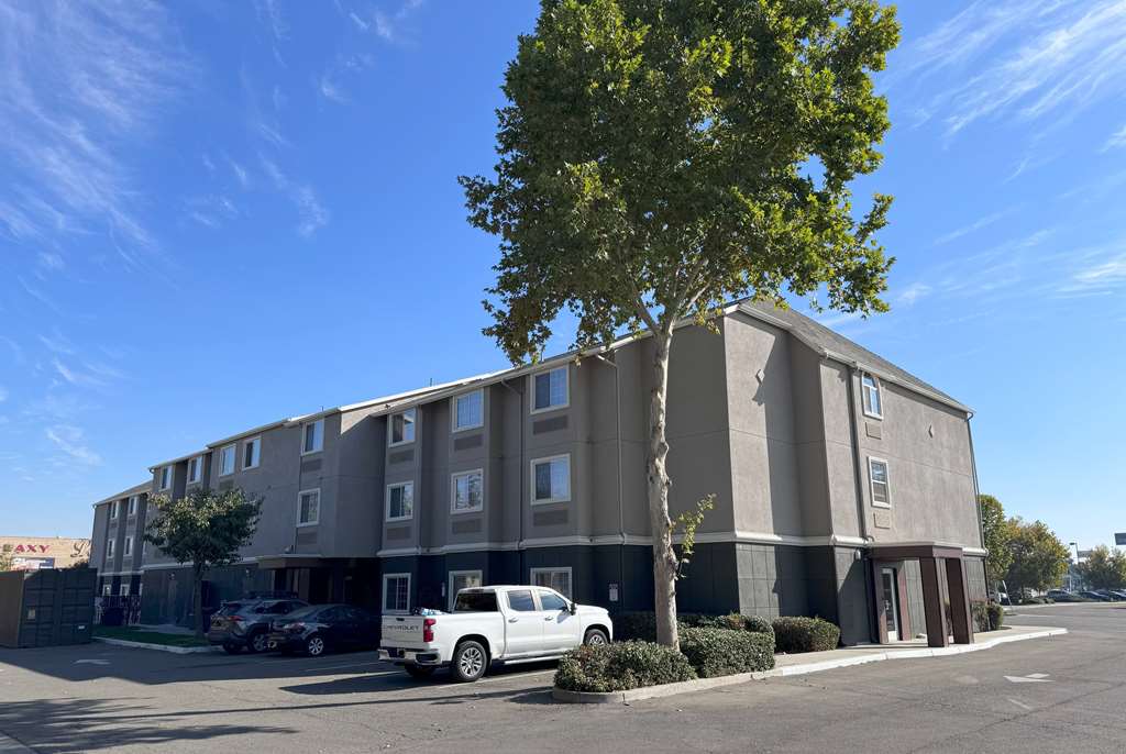La Quinta Inn & Suites by Wyndham Tulare - photo 6
