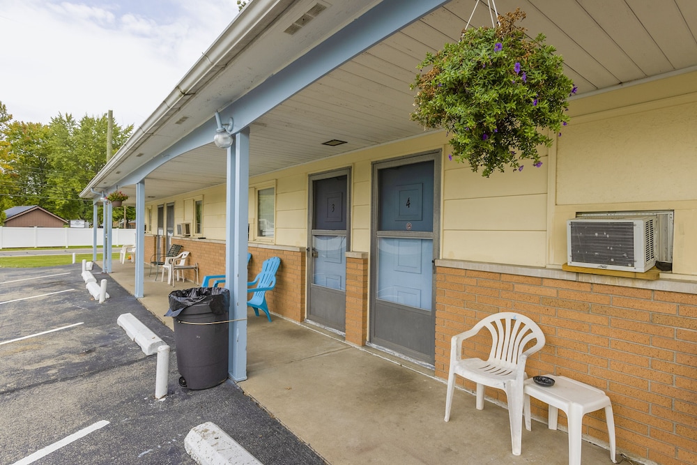 Parkside Motel by OYO Meadville Conneaut Lake - photo 52