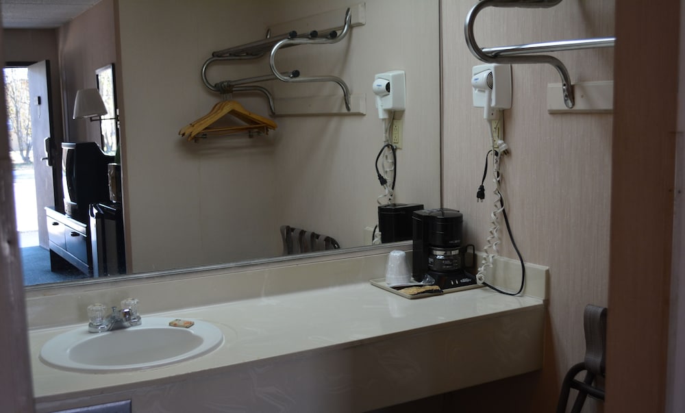 Camilla Inn & Suites - photo 22