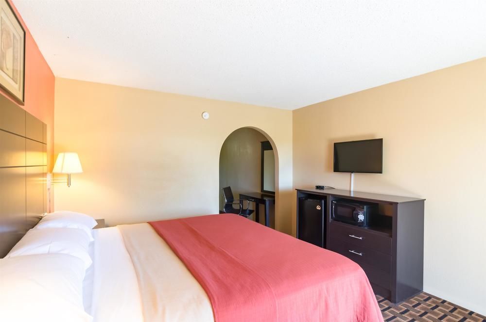 Red Roof Inn & Suites San Angelo - photo 19