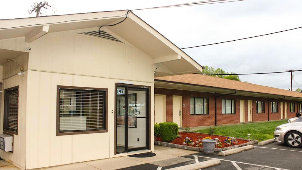 Green Valley Motel Winston Salem - photo 37