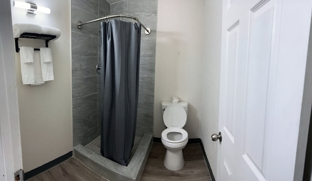 Studio City Suites a Travelodge by Wyndham - photo 22