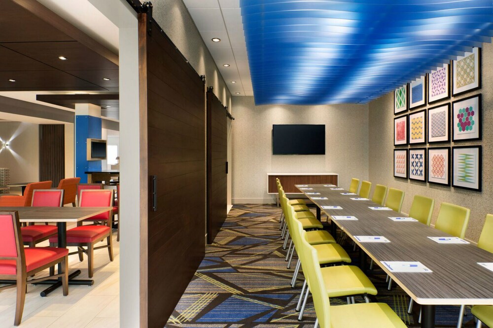 Holiday Inn Express & Suites Boston South Randolph by IHG - photo 35