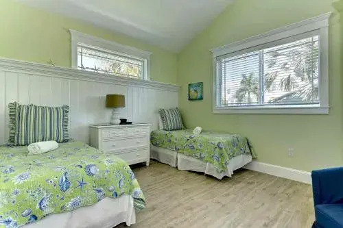 Sunset Glow by RedAwning in Holmes Beach, United States