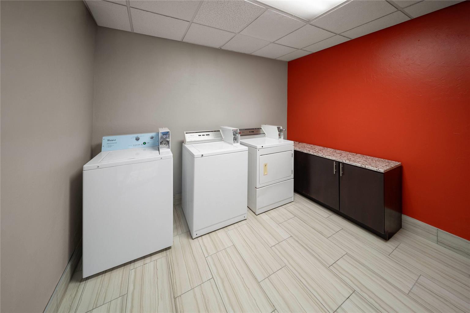 La Quinta Inn & Suites by Wyndham Oklahoma City Moore - photo 56