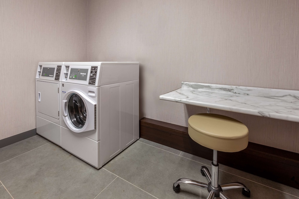 Hampton Inn & Suites Bloomfield Hills Detroit - photo 21