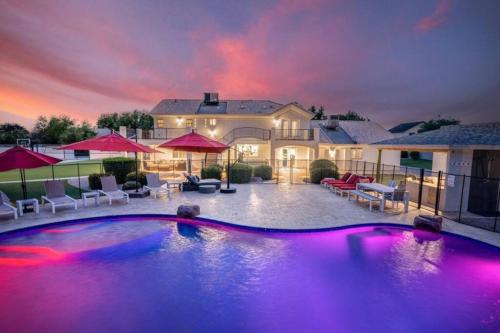 LeFairview Chateau Pickleball Heated Pool Jacuzzi in Gilbert, United States
