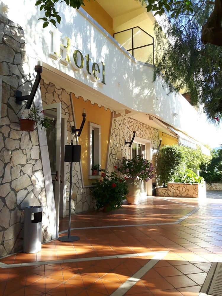 Yellow Park Hotel - last minute hotel in Arienzo