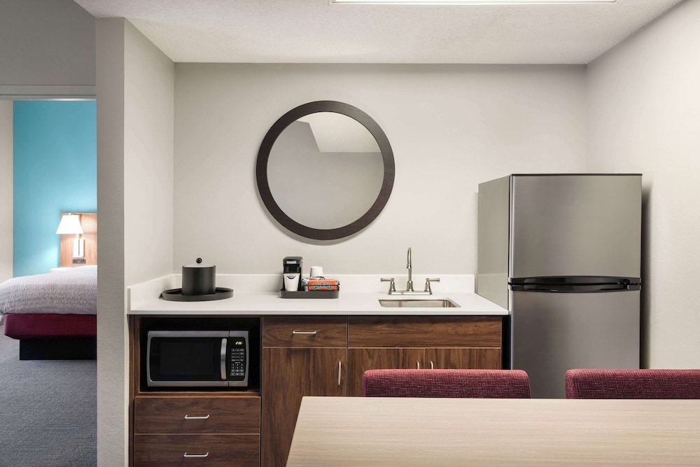 Hampton Inn & Suites Springfield MO - photo 16