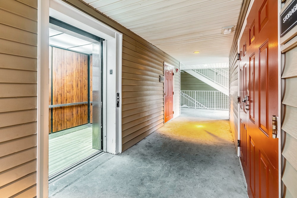 HomeTowne Studios By Red Roof Gainesville GA - photo 16