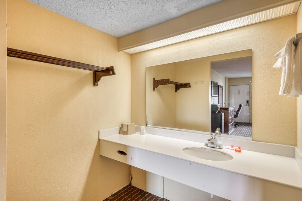 OYO Hotel Jackson Fairgrounds I 55 - photo 37