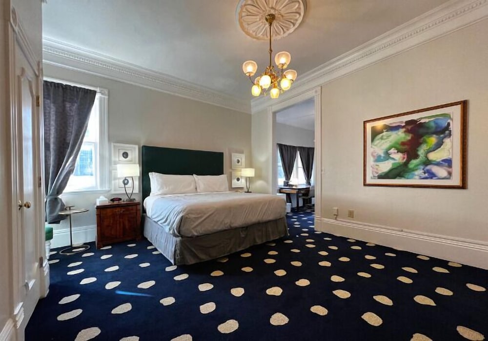 The Sterling Hotel - photo 8